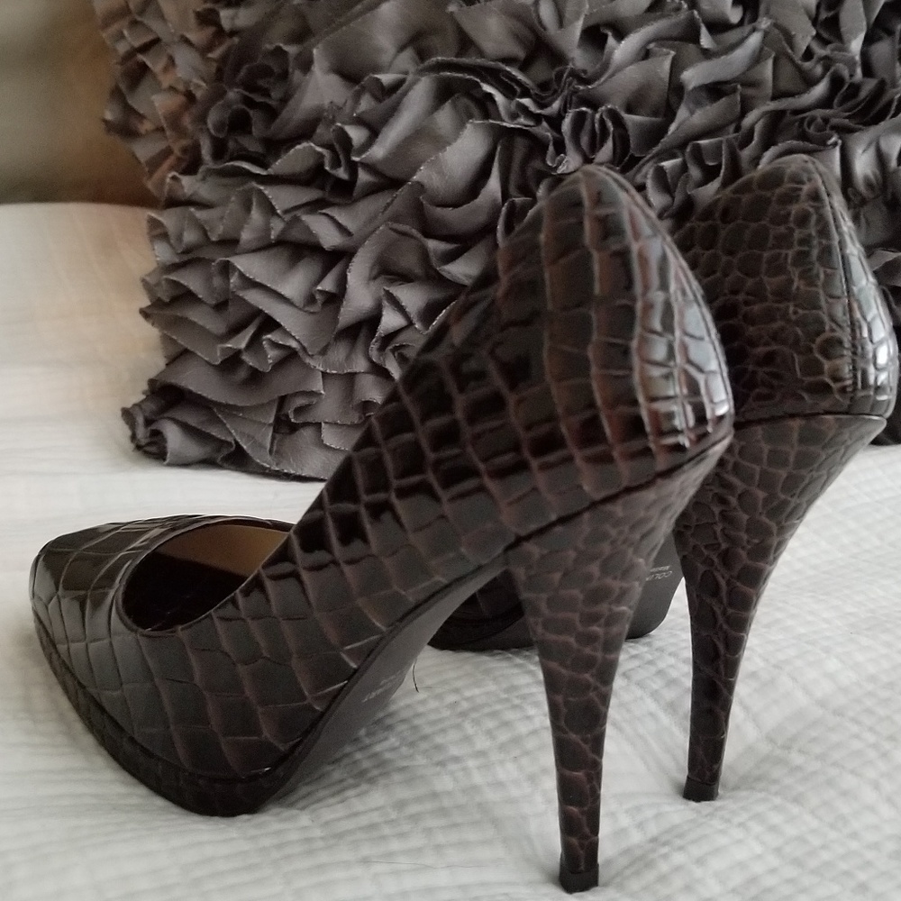 Shoes - Picture 3 of 6